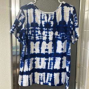 Coral Bay Blue And White Tie-Dye Accordion Pattern Short Sleeve